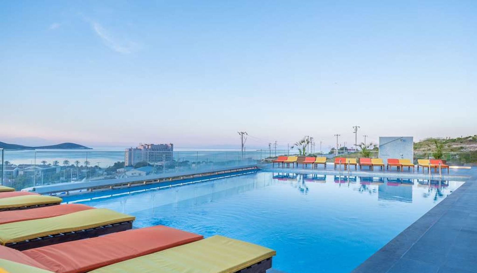 Piscina - The S Ascend Hotel Collection