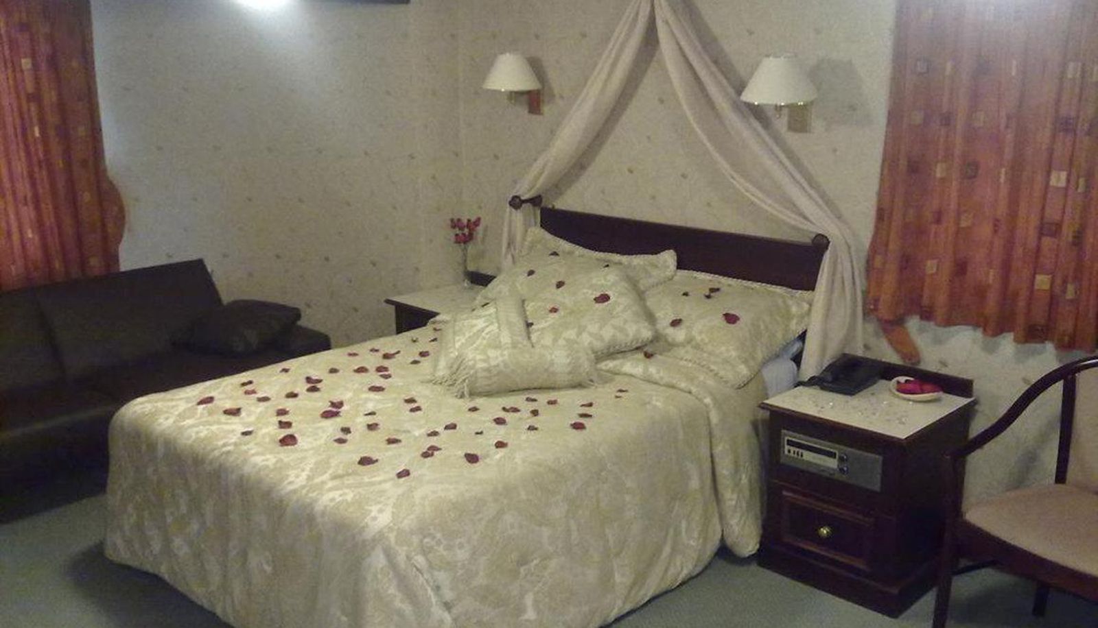 Zimmer - Cedar Tree Hotel