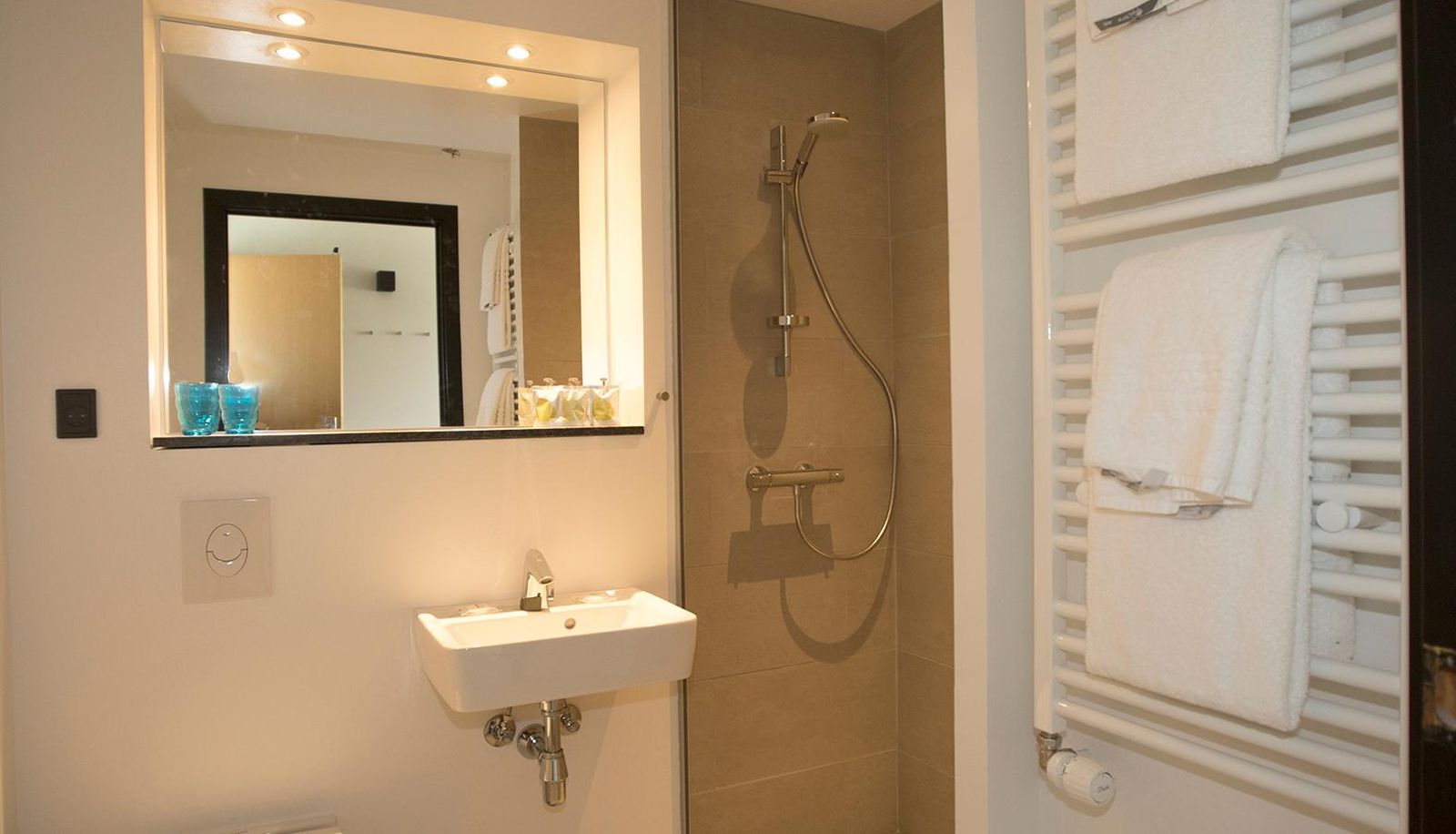 Información - CIQALA LUXURY HOME SUITES