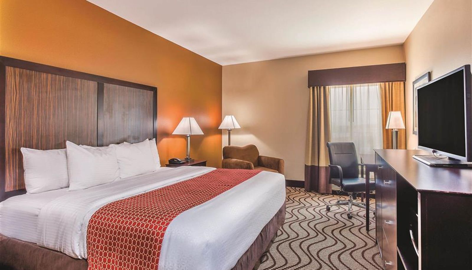 Room - La Quinta Inn & Suites by Wyndham Cotulla