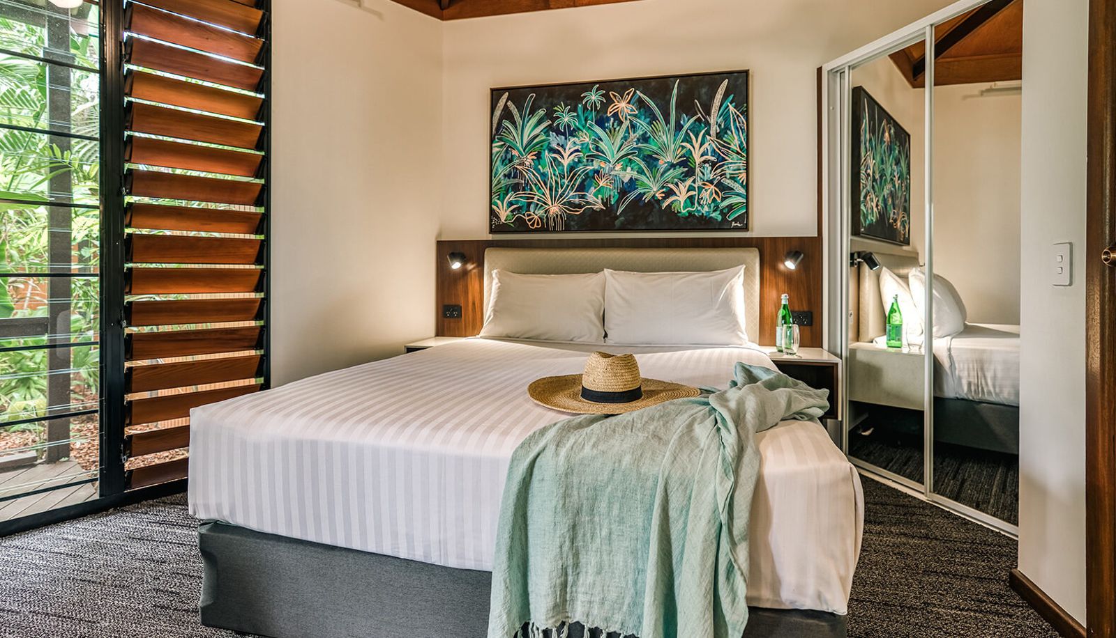Room - Palms City Resort