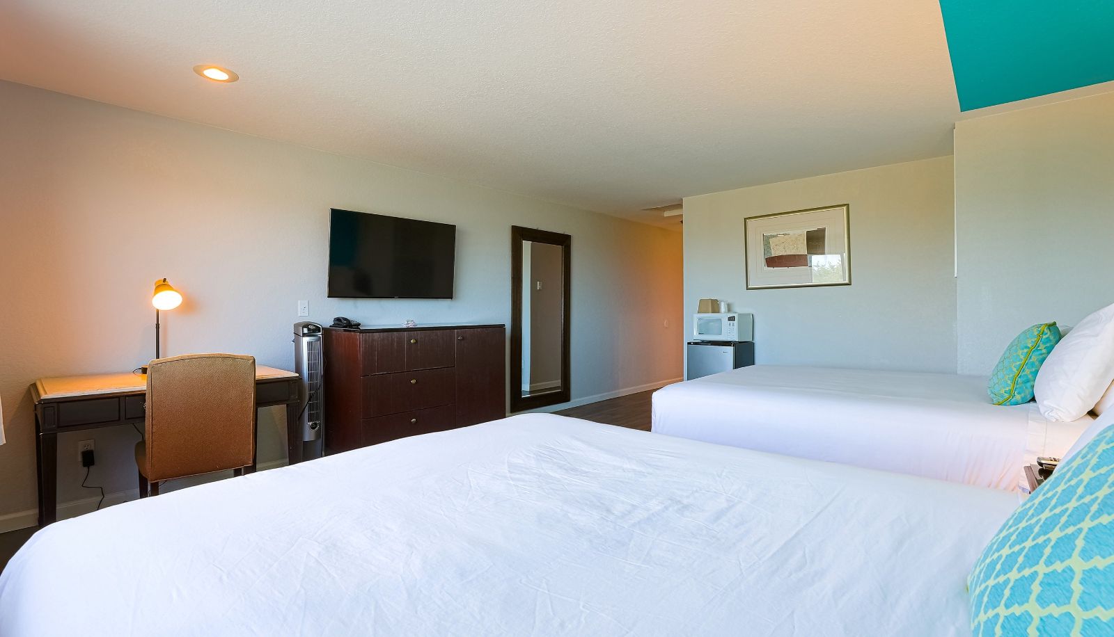 Camera - Coast River Inn by OYO Seaside