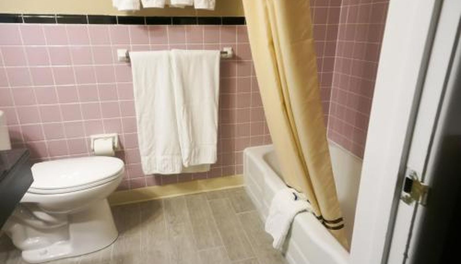 Bathroom - Cocoa Country Inn Hershey