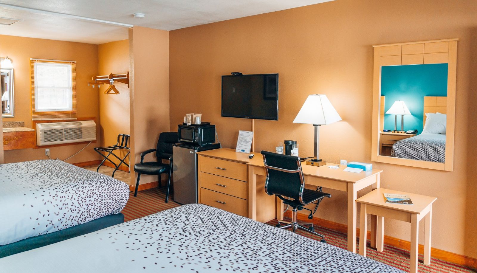 Room - Quiet Corner Inn