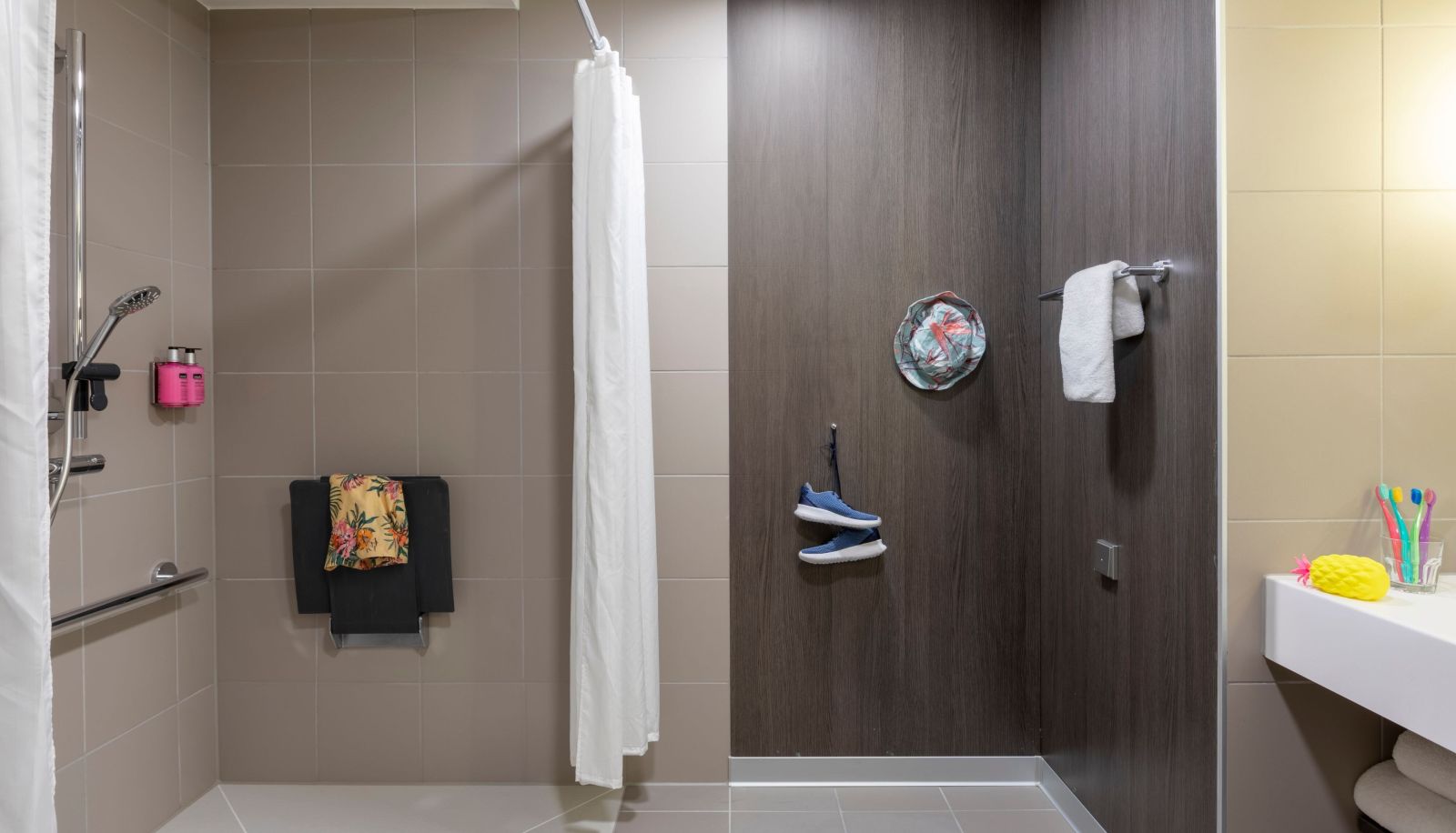 Room - Moxy Aberdeen Airport