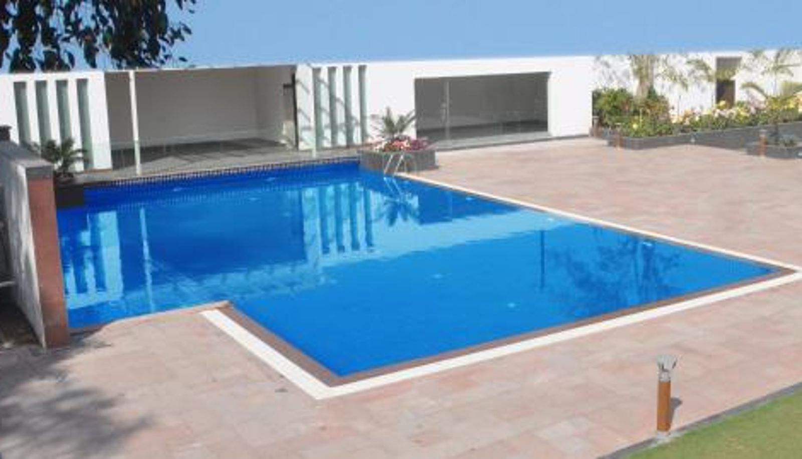 Piscina - Chanakya BNR Hotel