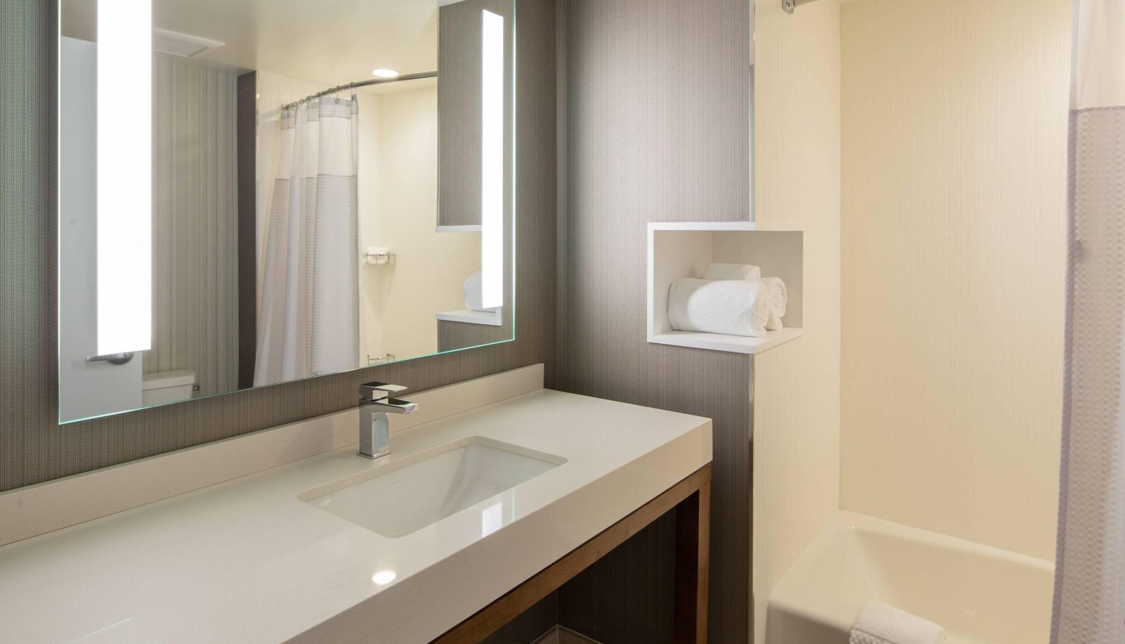 Zimmer - Courtyard by Marriott New York Queens Fresh Meadows