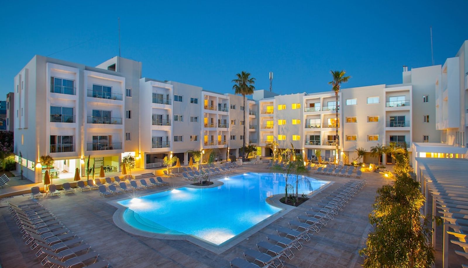 Pool - Mayfair Hotel