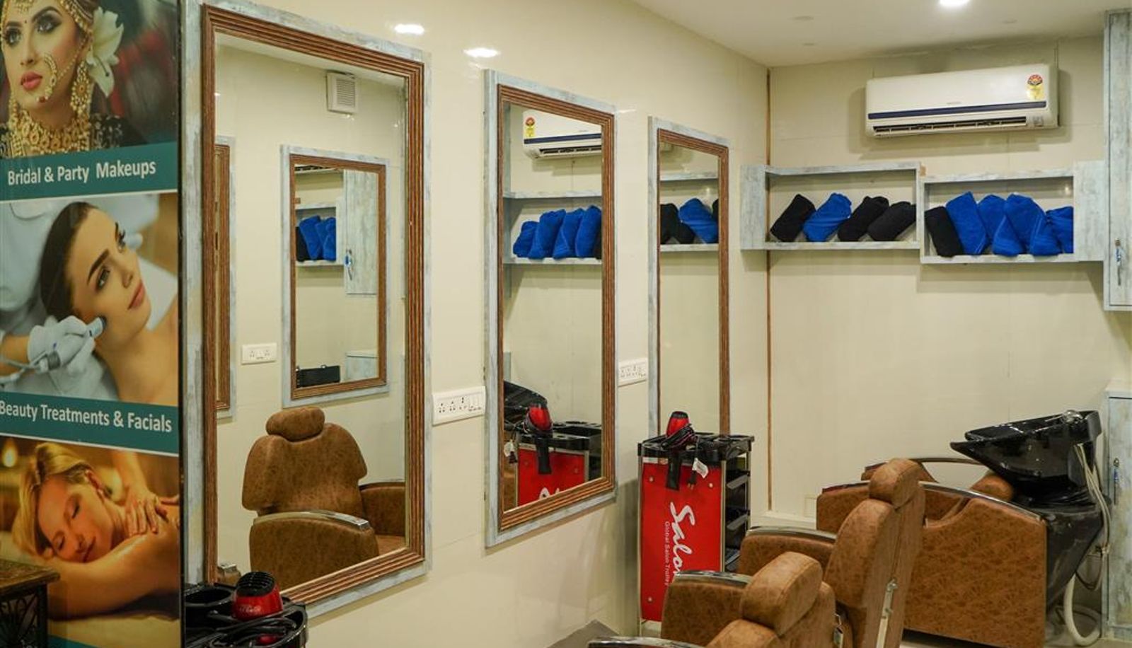 Interior view - Clarion Inn Amps