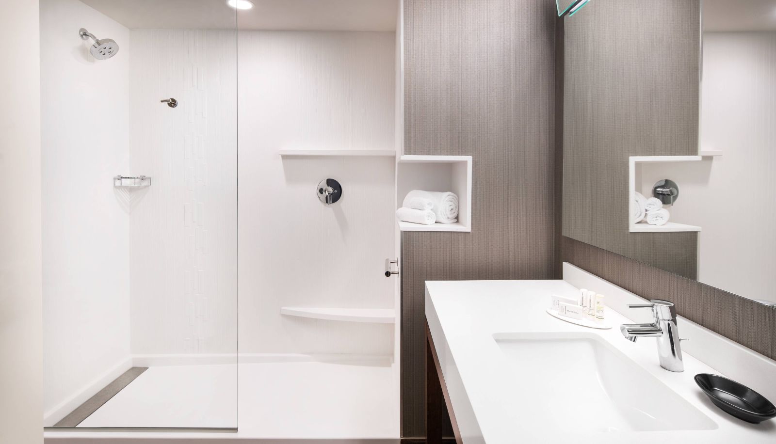 Zimmer - Courtyard by Marriott Pullman