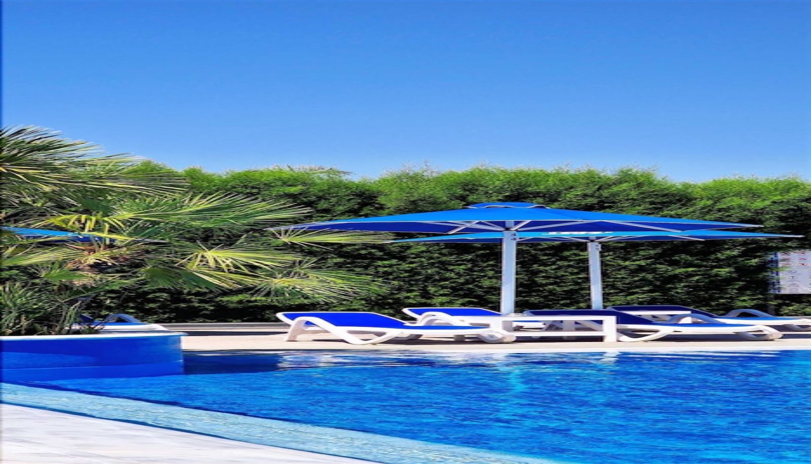 Pool - Sveltos Hotel