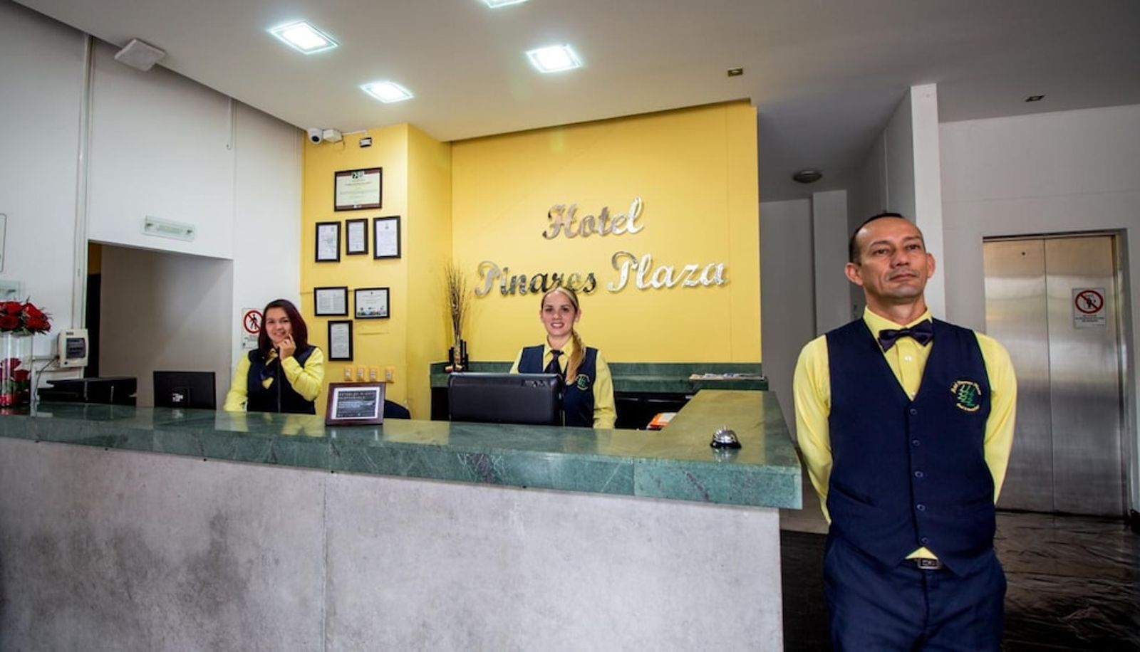 Hall - Hotel Pinares Plaza
