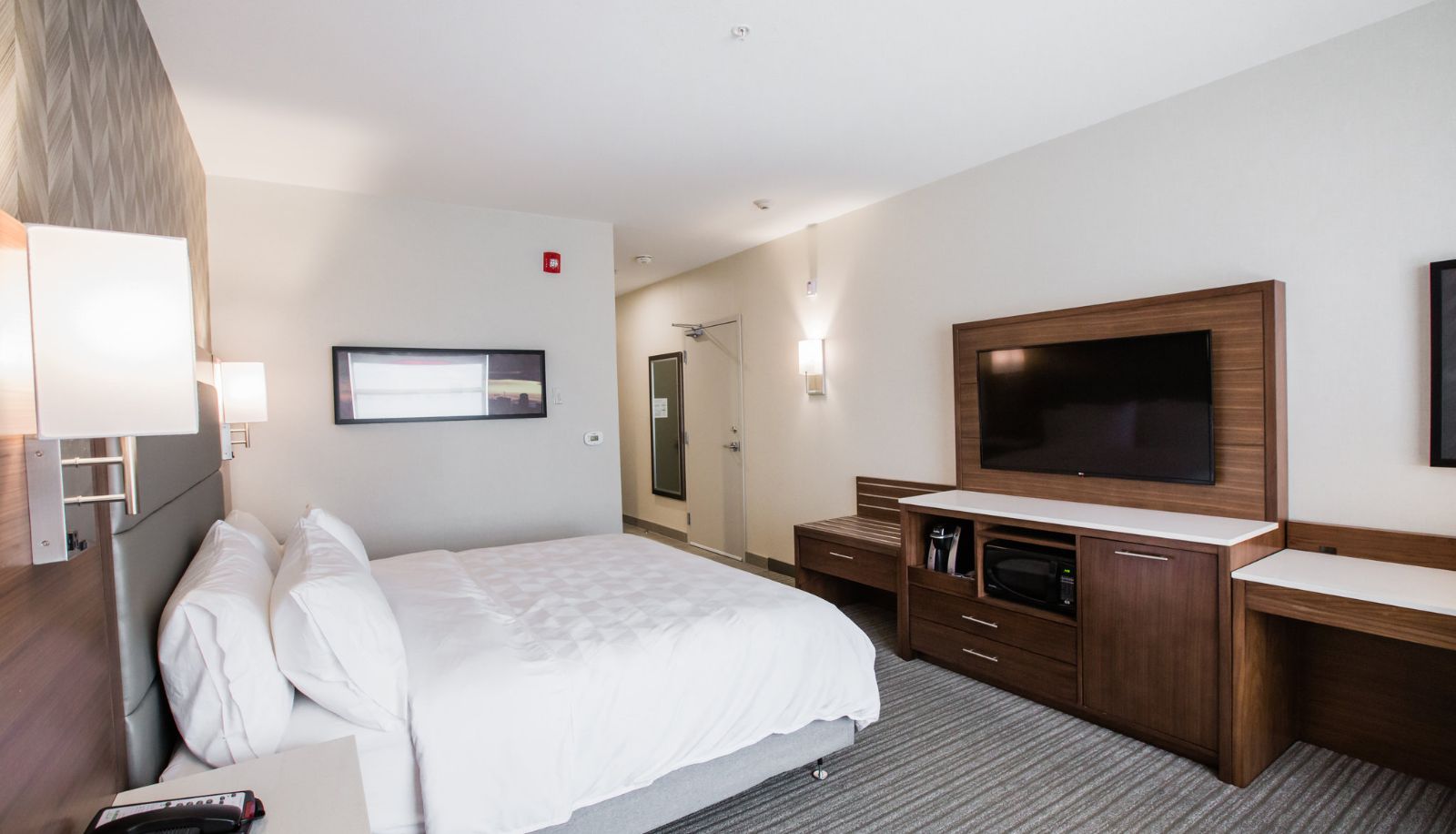 Room - Holiday Inn & Suites CALGARY SOUTH - CONFERENCE CTR by IHG