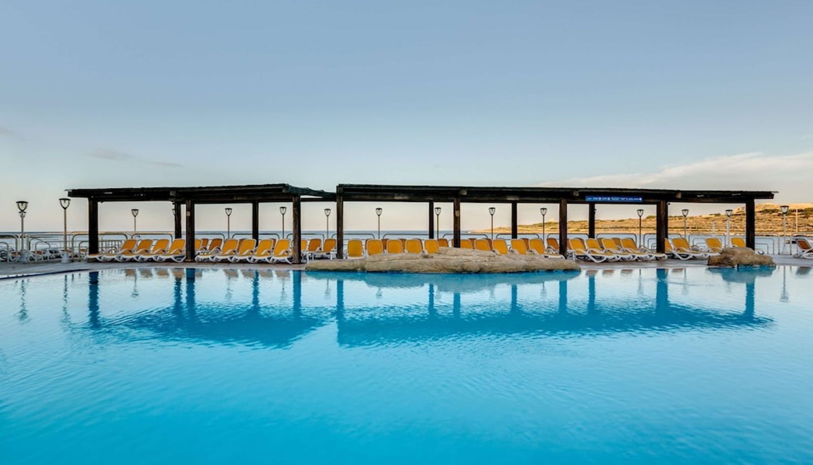 Zwembad - AX Sunny Coast Resort & Spa