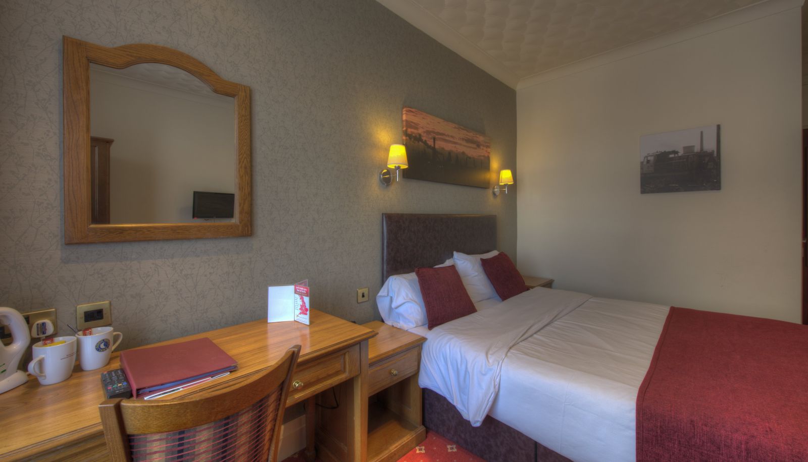 Room - Royal Hotel