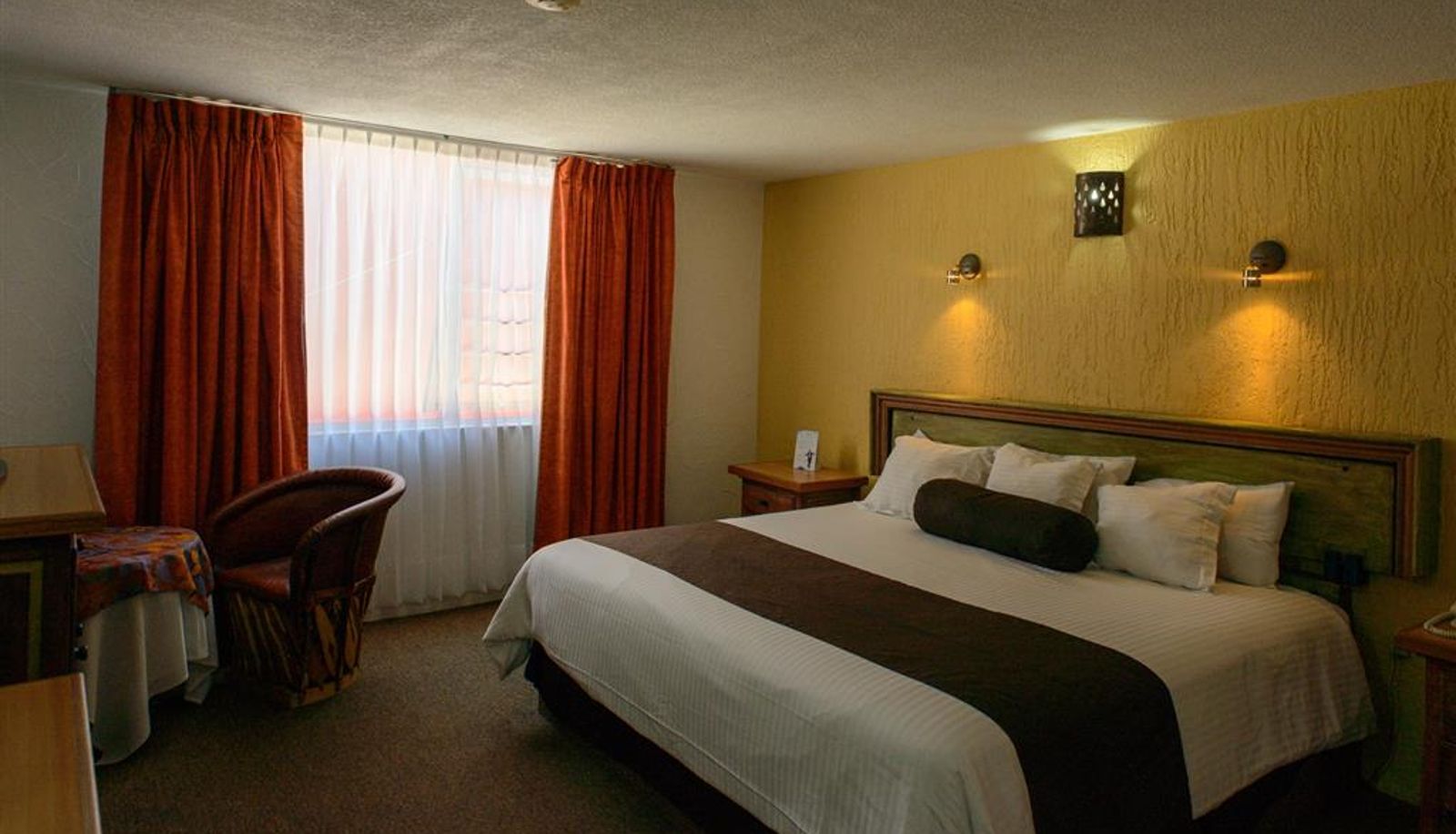 Zimmer - Howard Johnson by Wyndham Morelia Calle Real