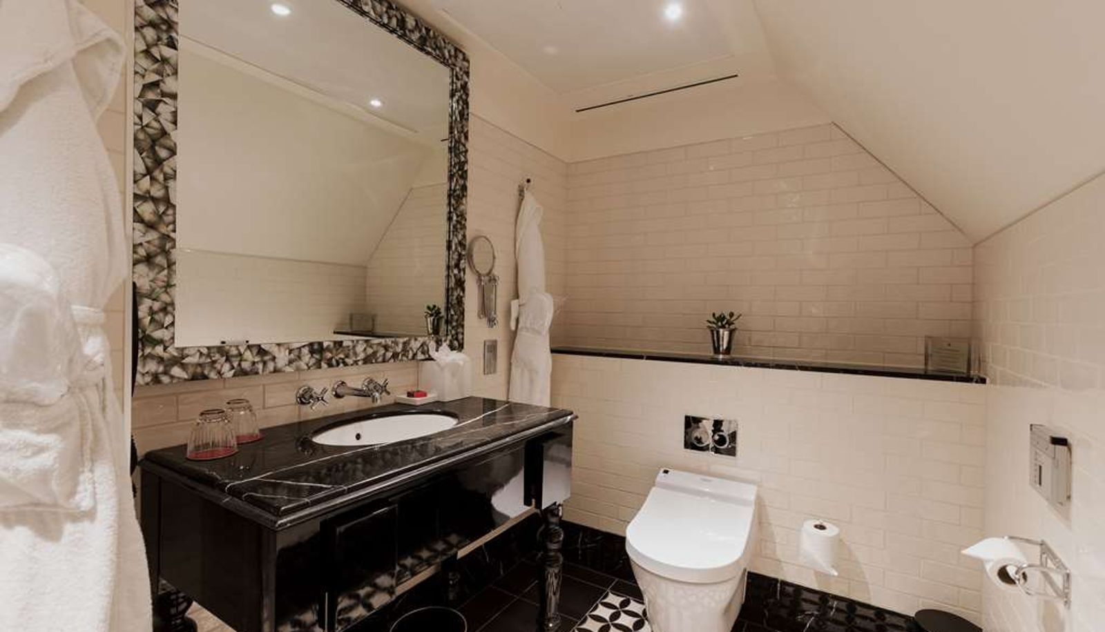 Room - The Lalit London