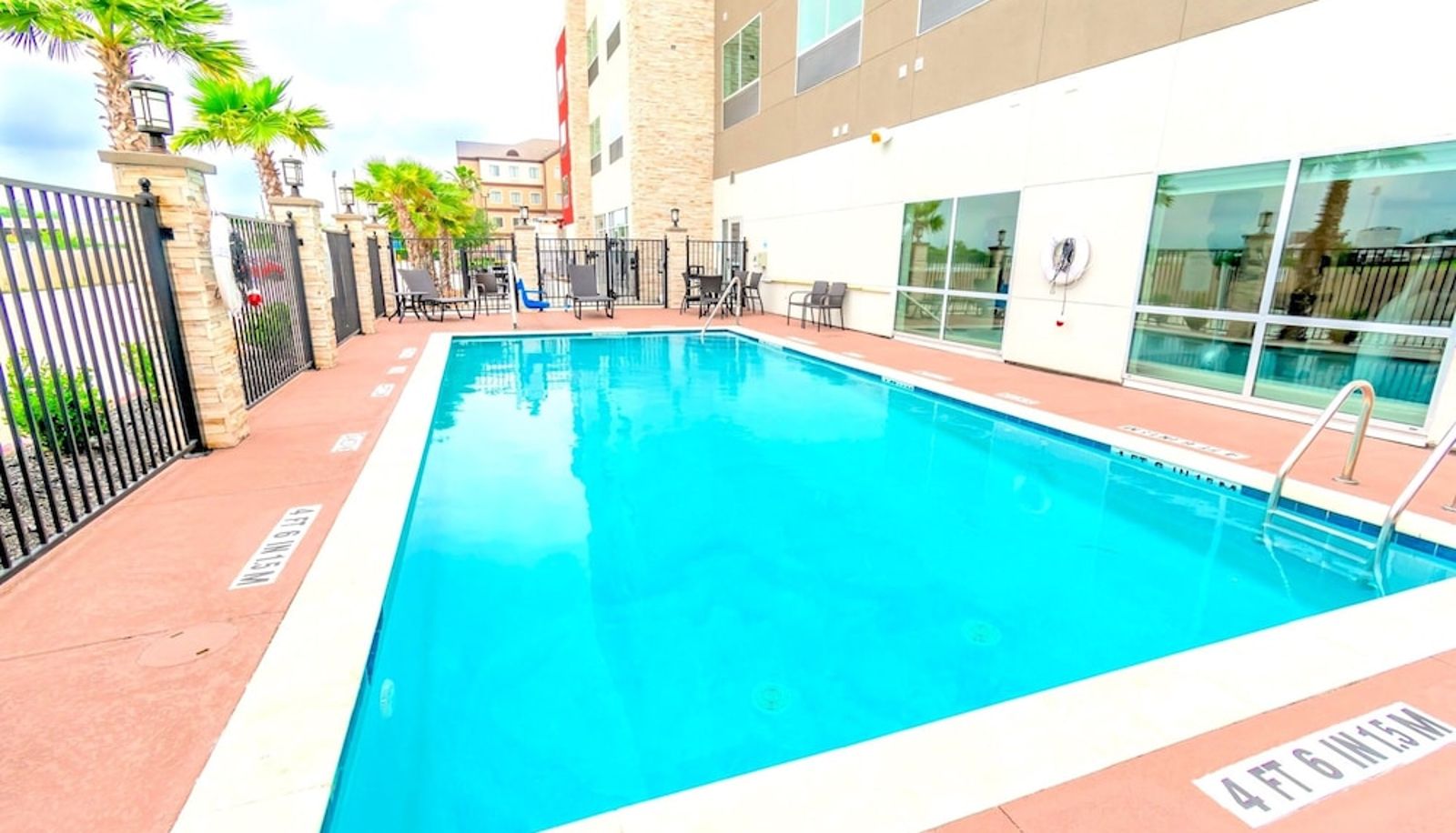 Pool - Holiday Inn Express & Suites HOUSTON IAH - BELTWAY 8 by IHG