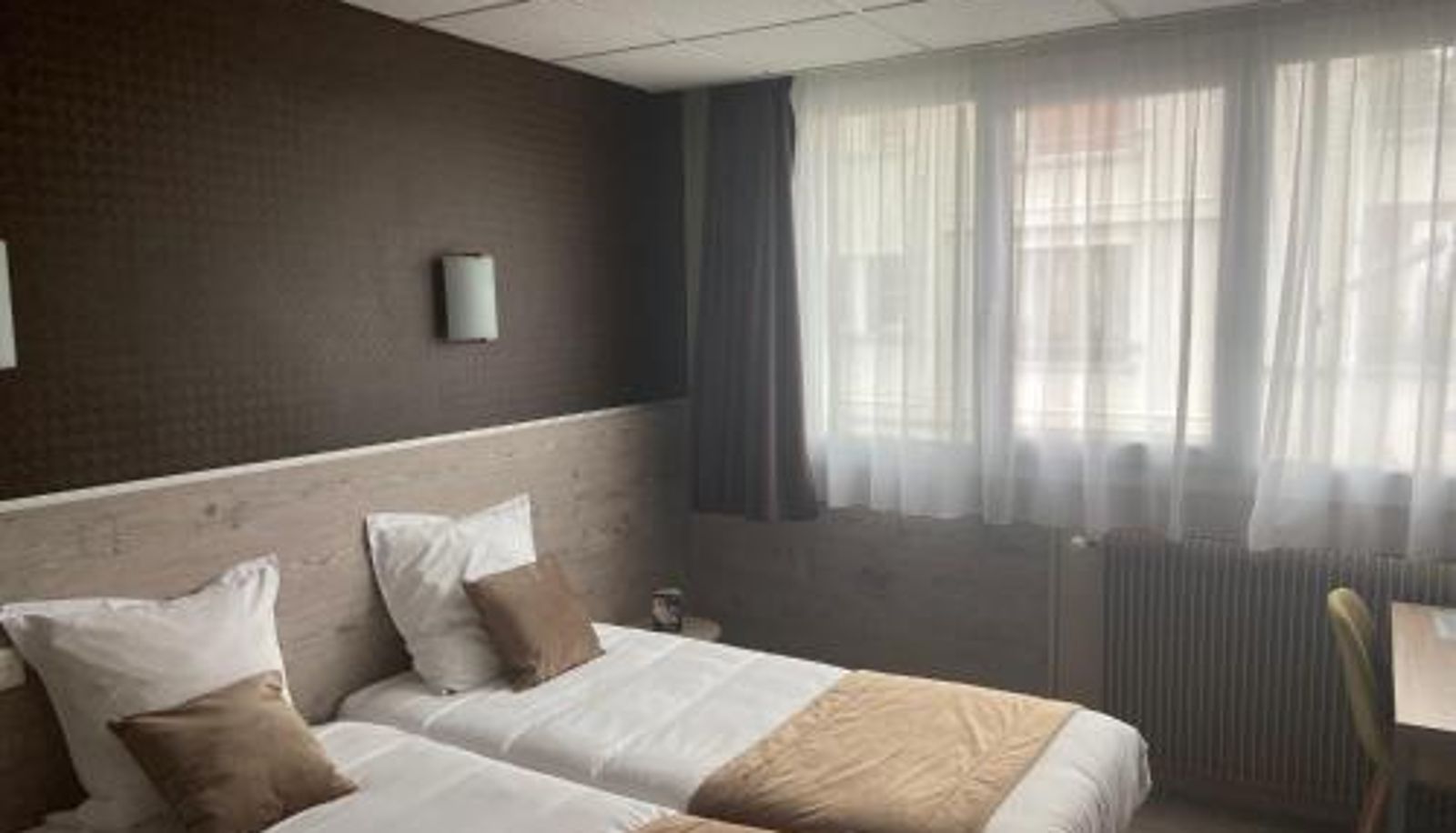 Dreibettzimmer - Contact Hôtel Foch Contact Hotel