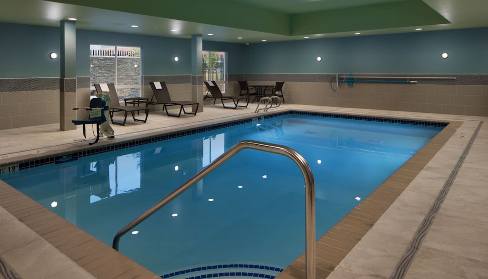 Zwembad - Holiday Inn Express & Suites PORTLAND AIRPORT by IHG