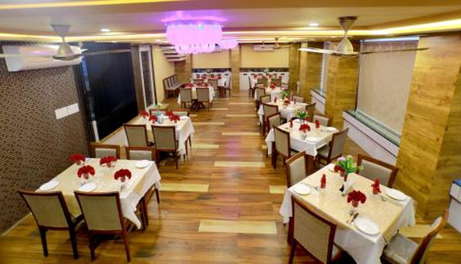 Breakfast room within the restaurant - Hotel City Palace