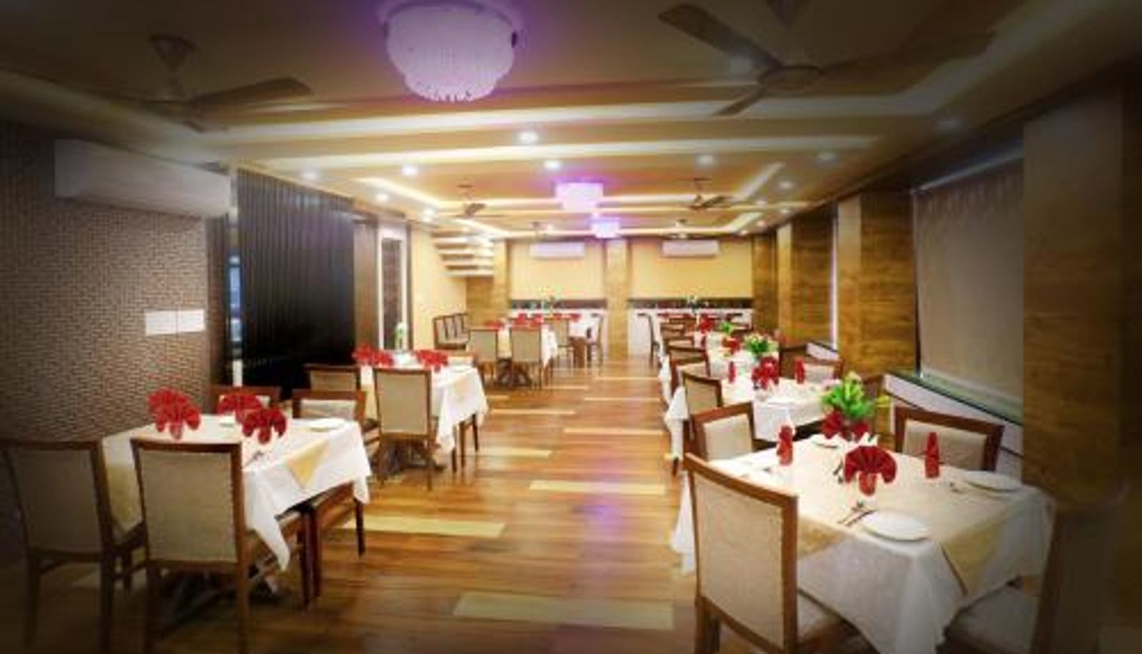 Breakfast room within the restaurant - Hotel City Palace