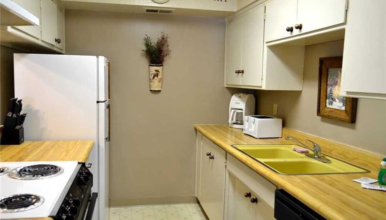 Apartment - 1167 C Herbert - 3 Br Condo