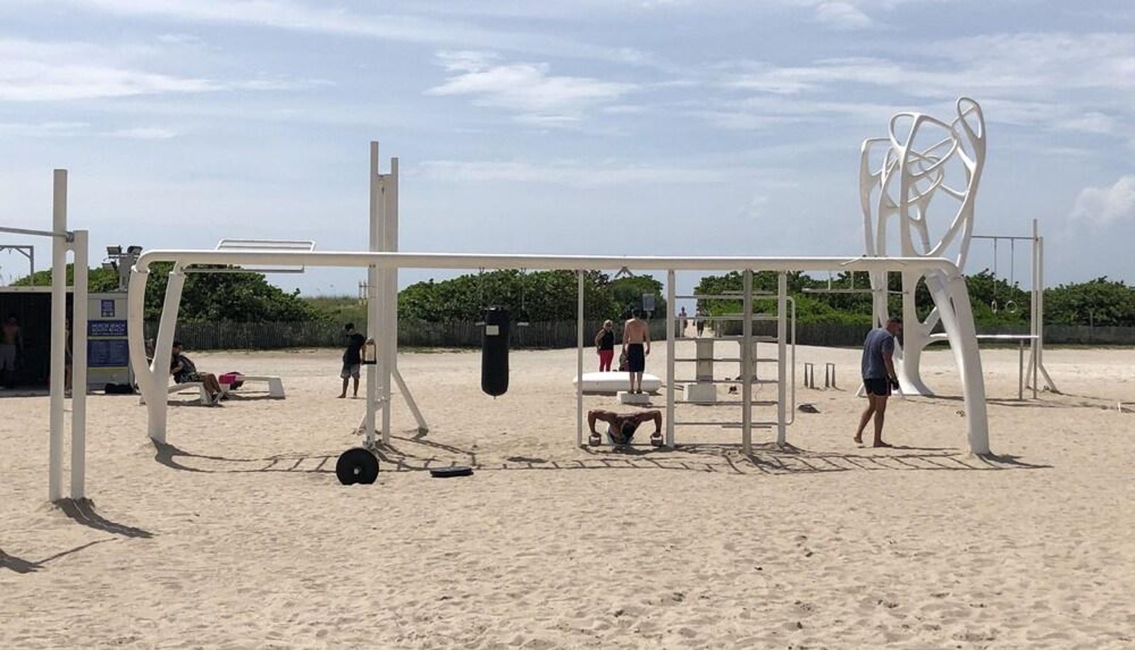 Strand - Miami Party Hostel