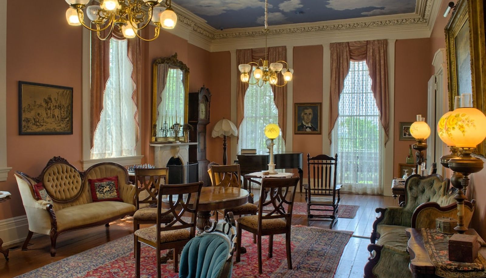Hall - Corners Mansion Inn - A Bed & Breakfast