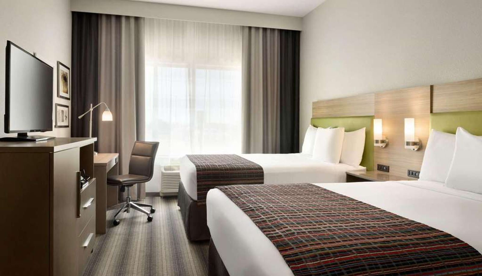 Zimmer - Country Inn & Suites by Radisson Indianola IA