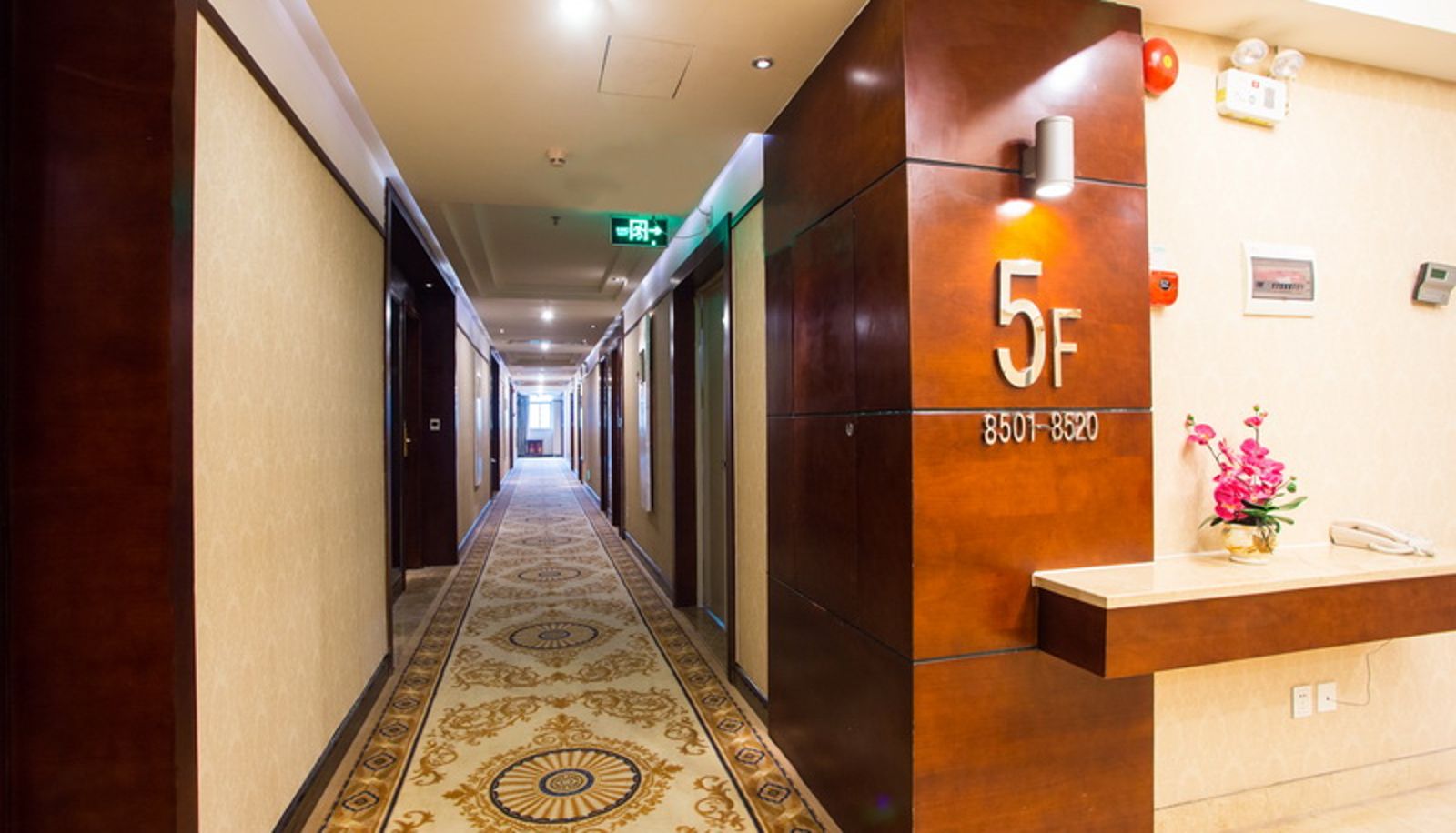 Außenansicht - Vienna Hotel Zhaoqing Seven–start Crags Song ancient city wall scenic Chinese only