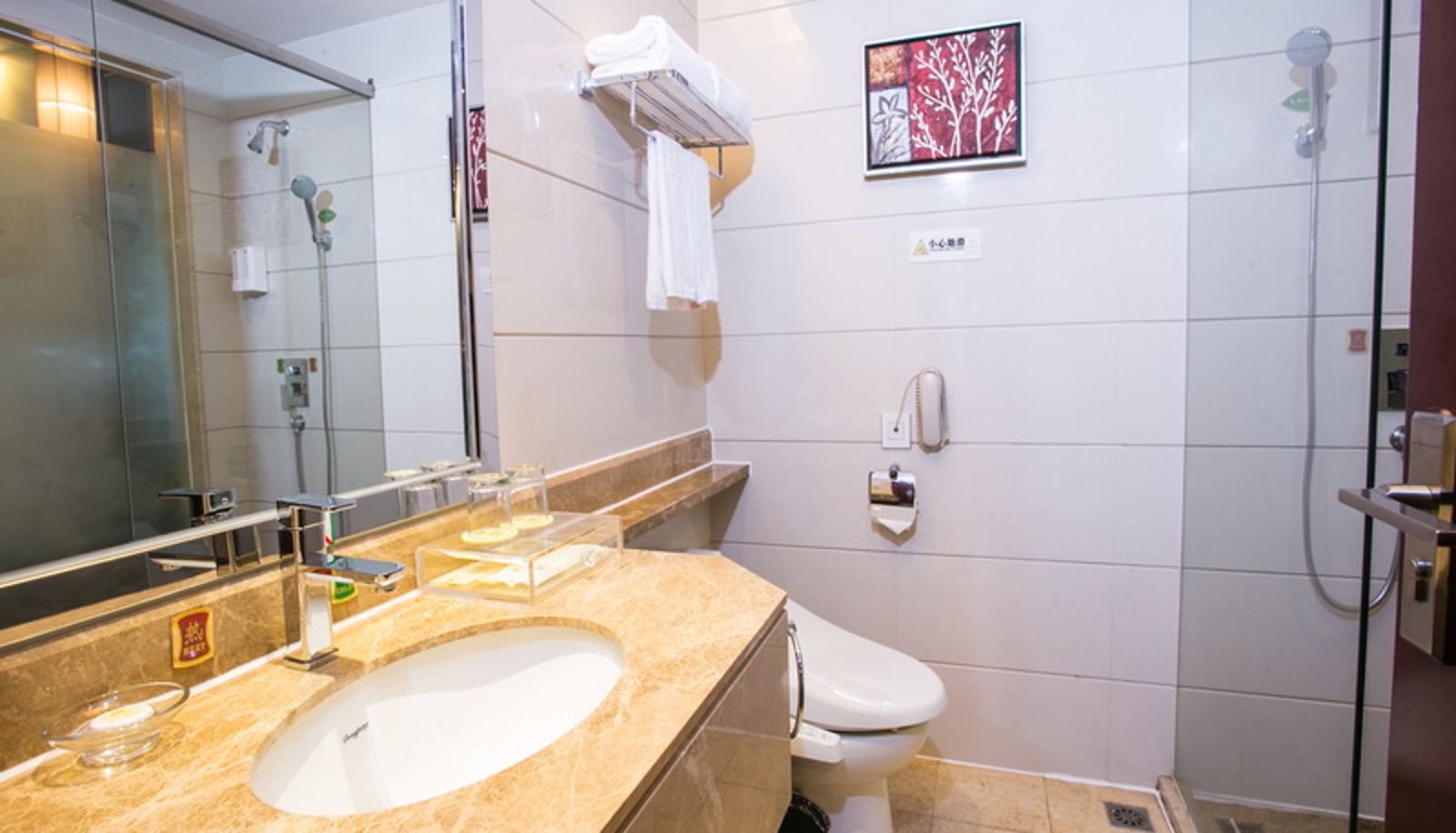 Widok na zewnątrz - Vienna Hotel Zhaoqing Seven–start Crags Song ancient city wall scenic Chinese only