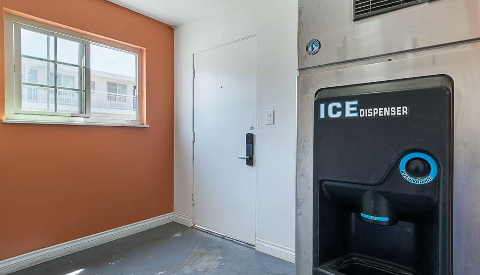 Interior view - Motel 6 Santa Maria - South
