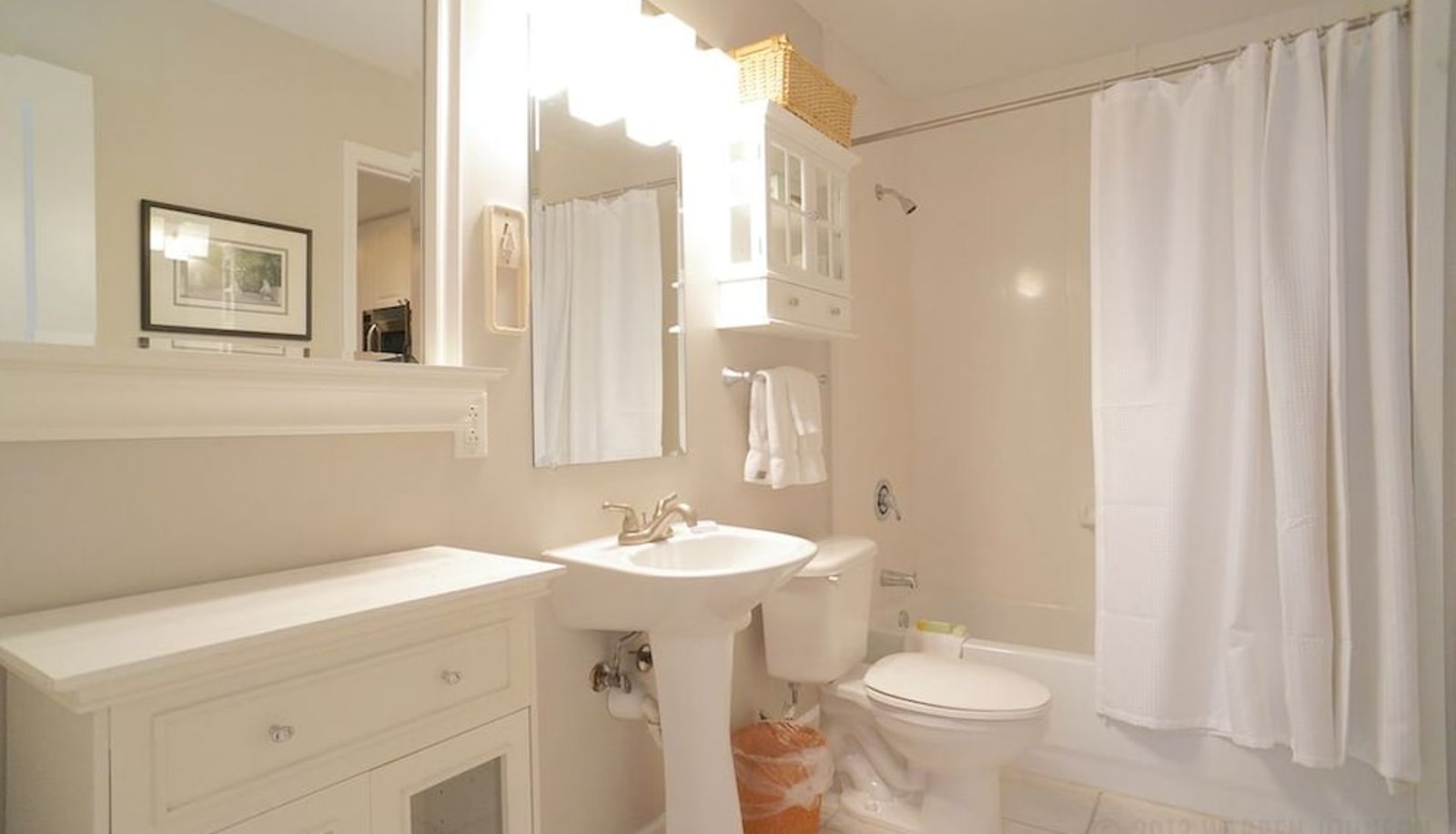 Bathroom - Georgia Gameday Center