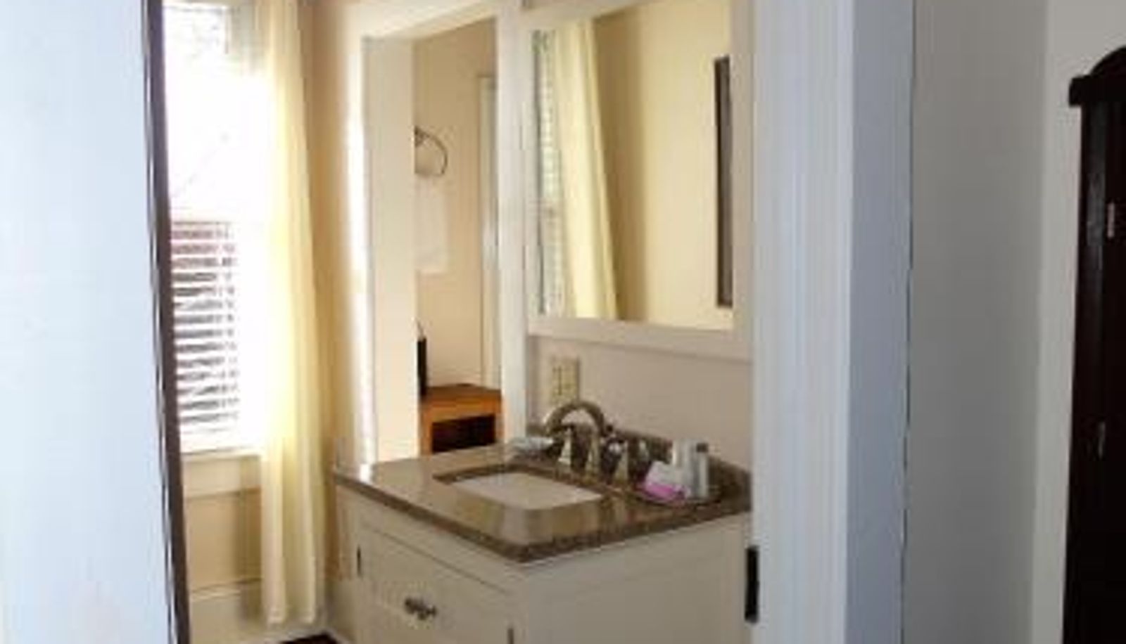 Badkamer - The Charleston Inn Hendersonville NC