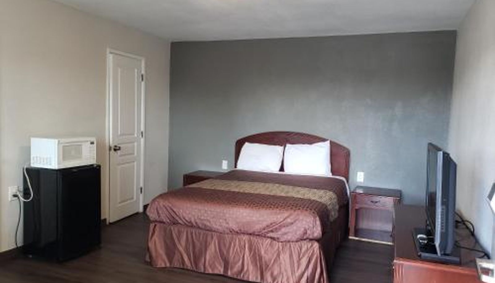 Standard room - Classic Inn and Suites
