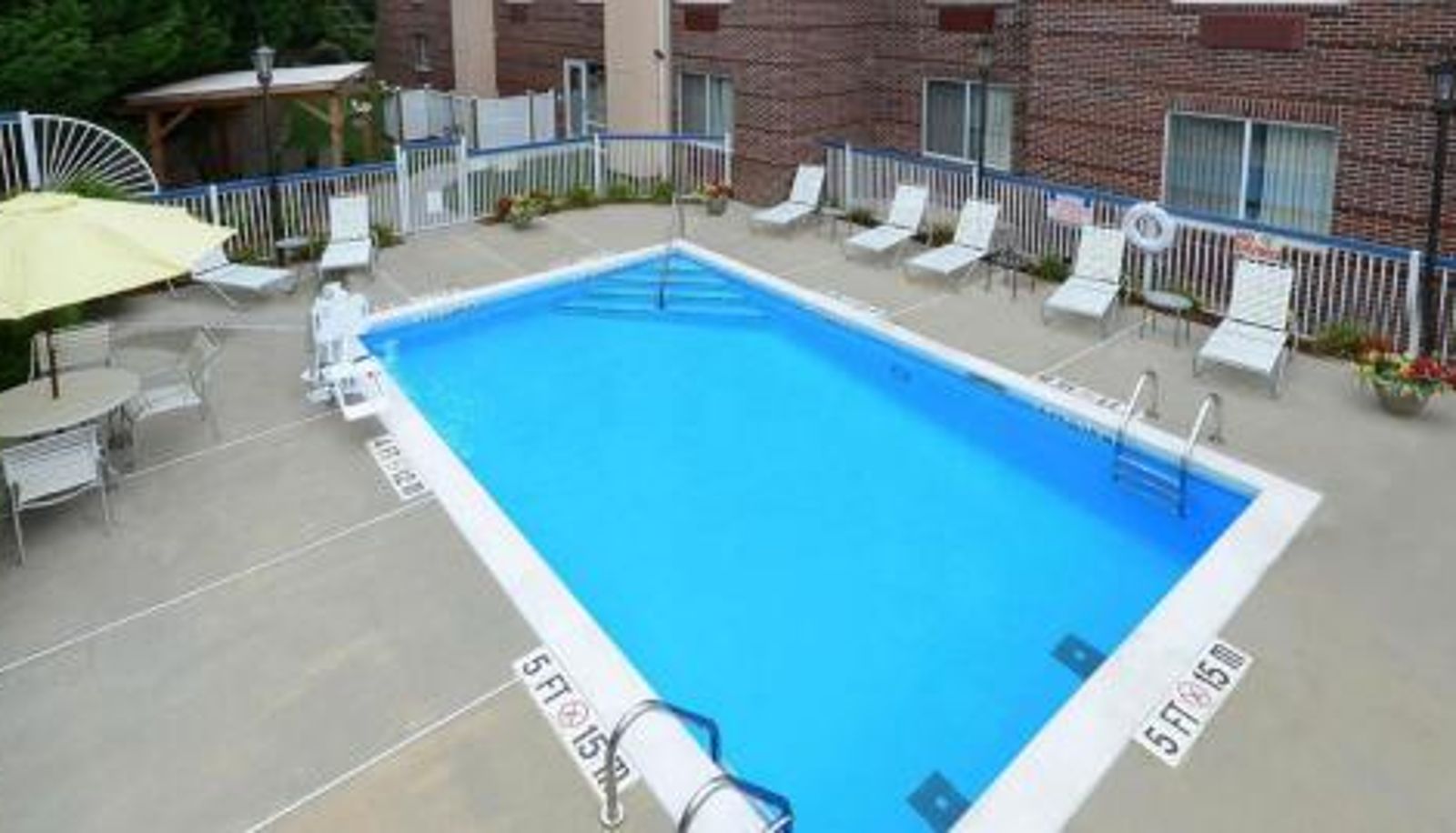 Zwembad - Fairview Inn - Greensboro Airport