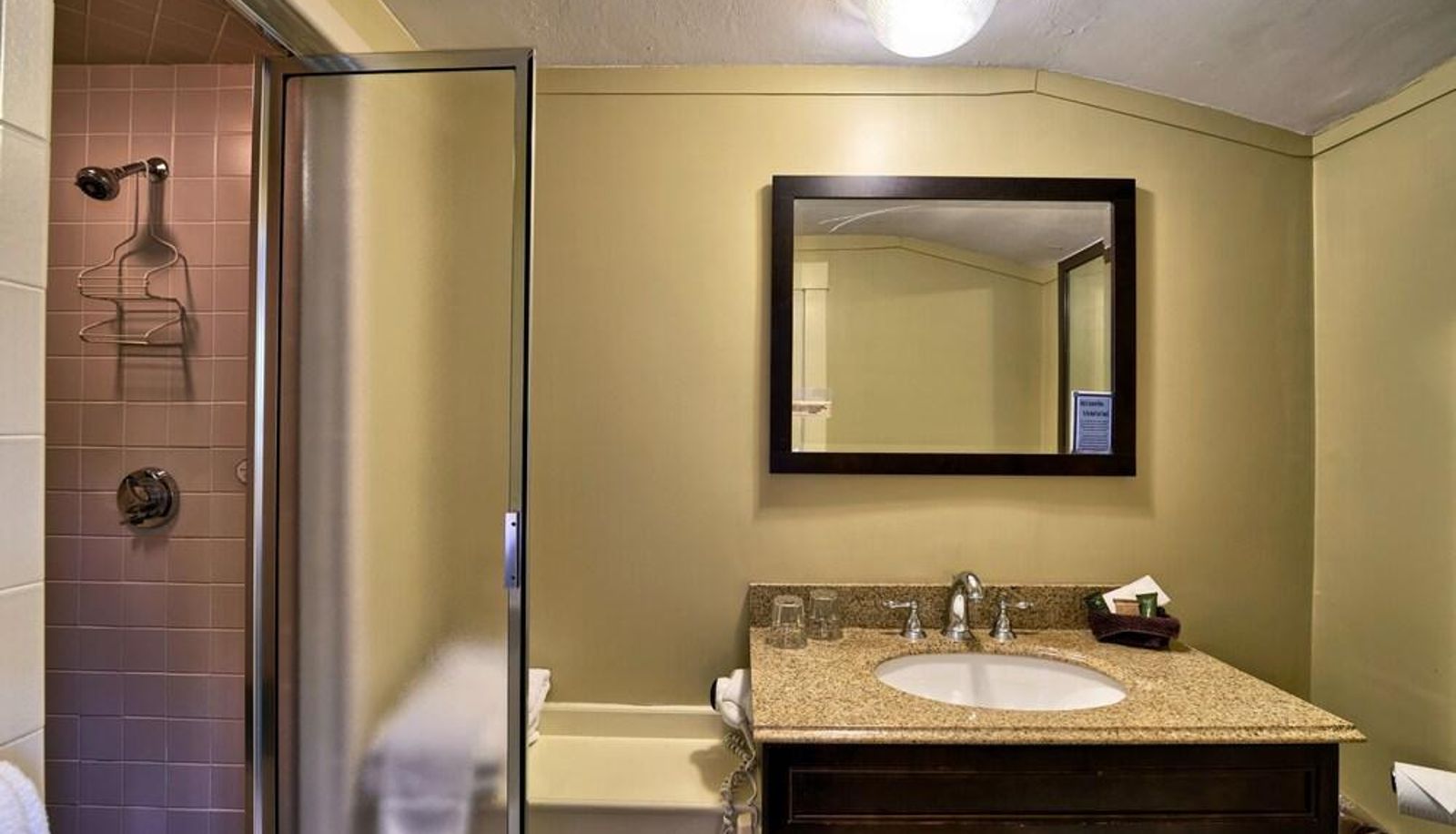 Standard room - Darby Field Inn & Restaurant