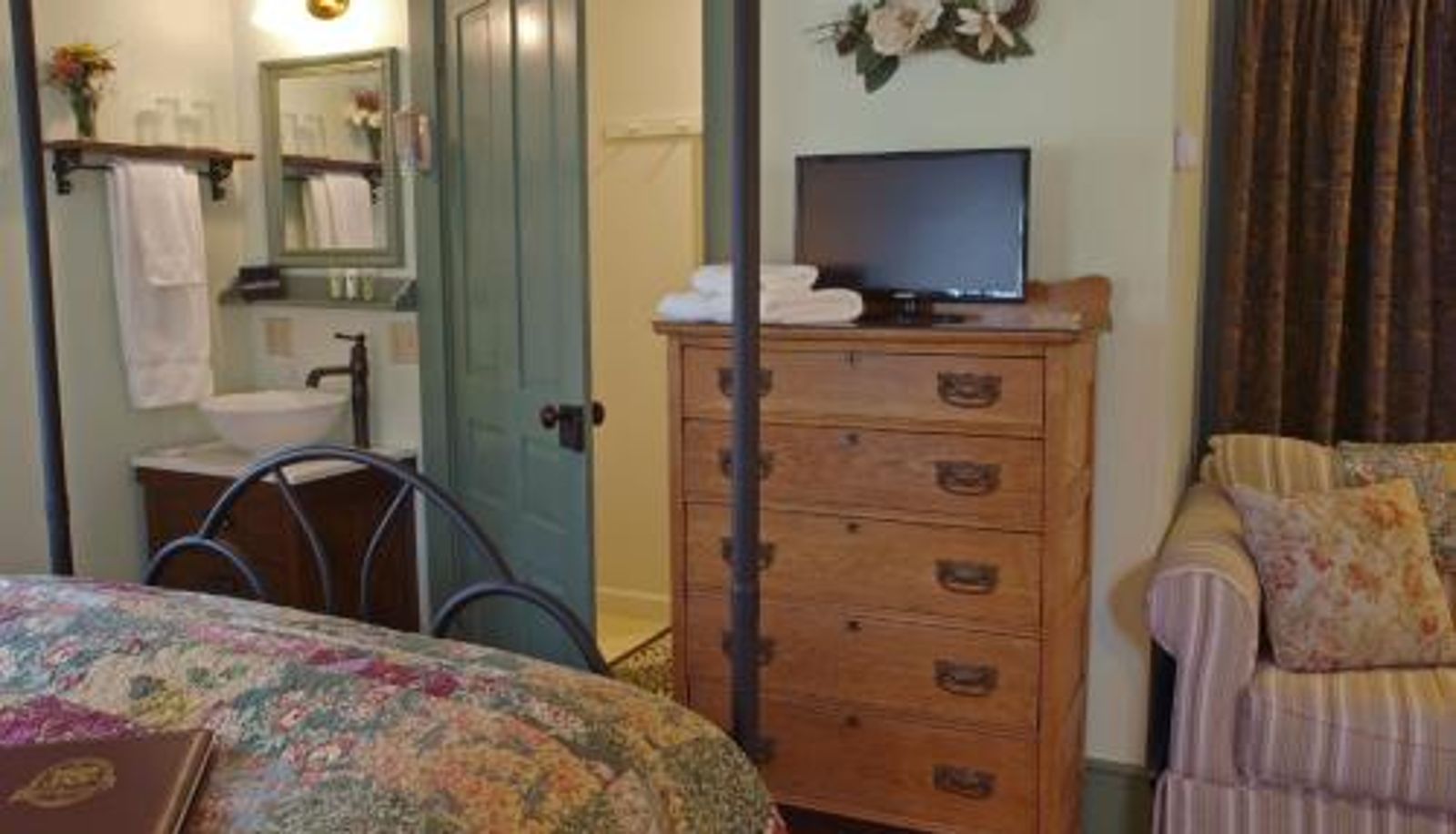 Room - 1825 Inn Bed and Breakfast