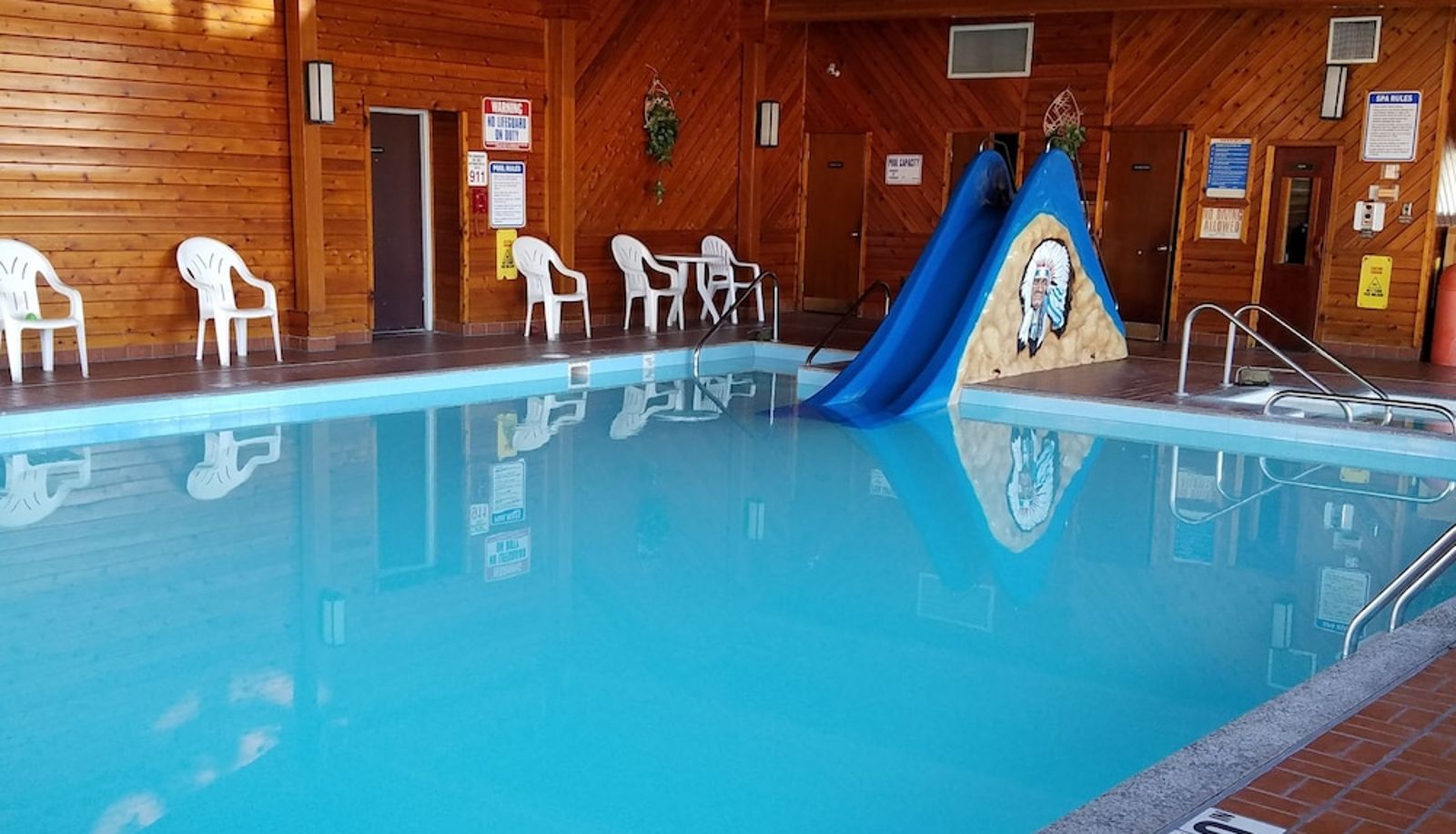 Piscine - Black Hawk Motel and Suites