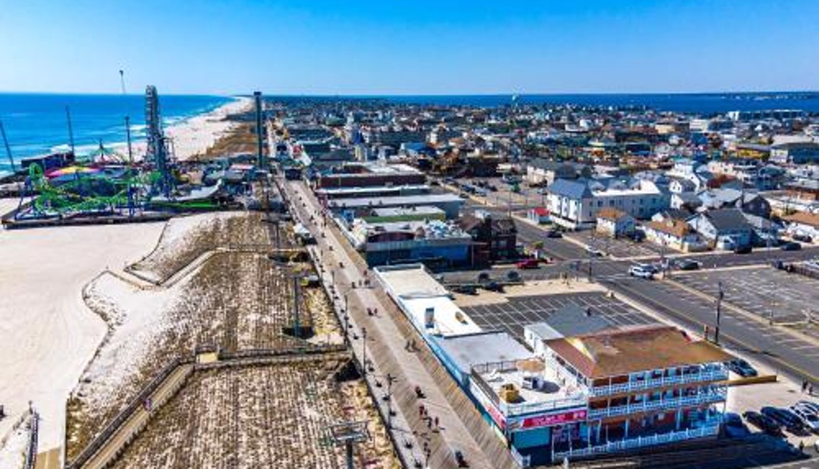 Buitenruimte van het hotel - Boardwalk Hotel Charlee & Apartments Beach Hotel Oceanfront