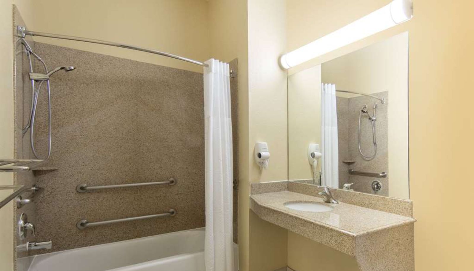 Zimmer - Days Inn by Wyndham Baytown East