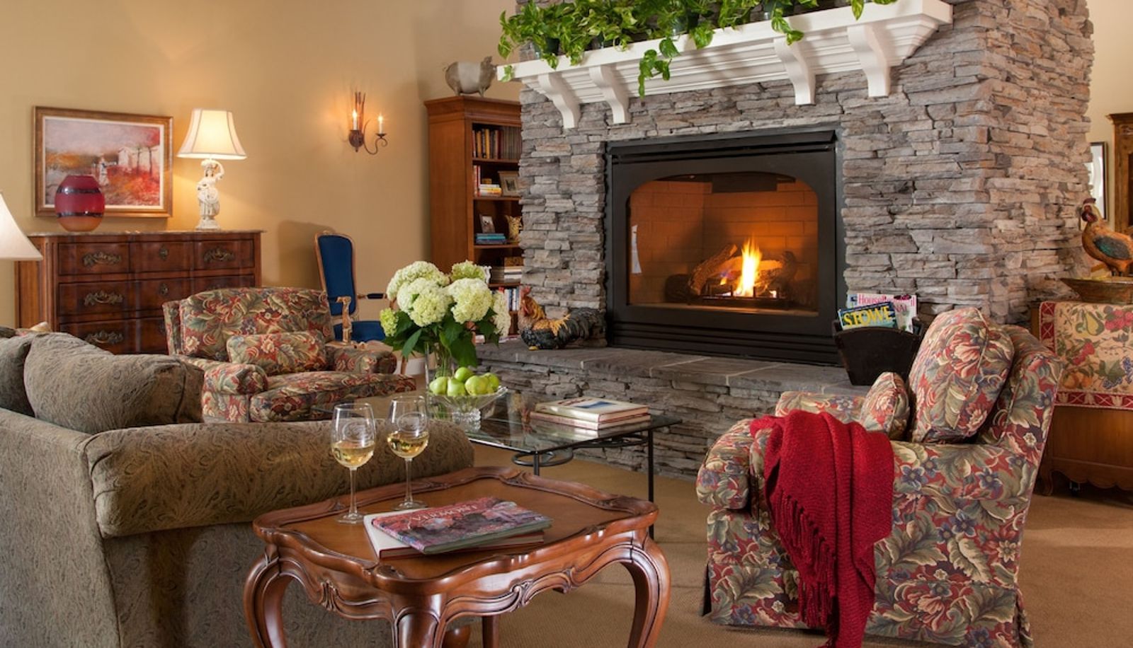 Hall - Stone Hill Inn