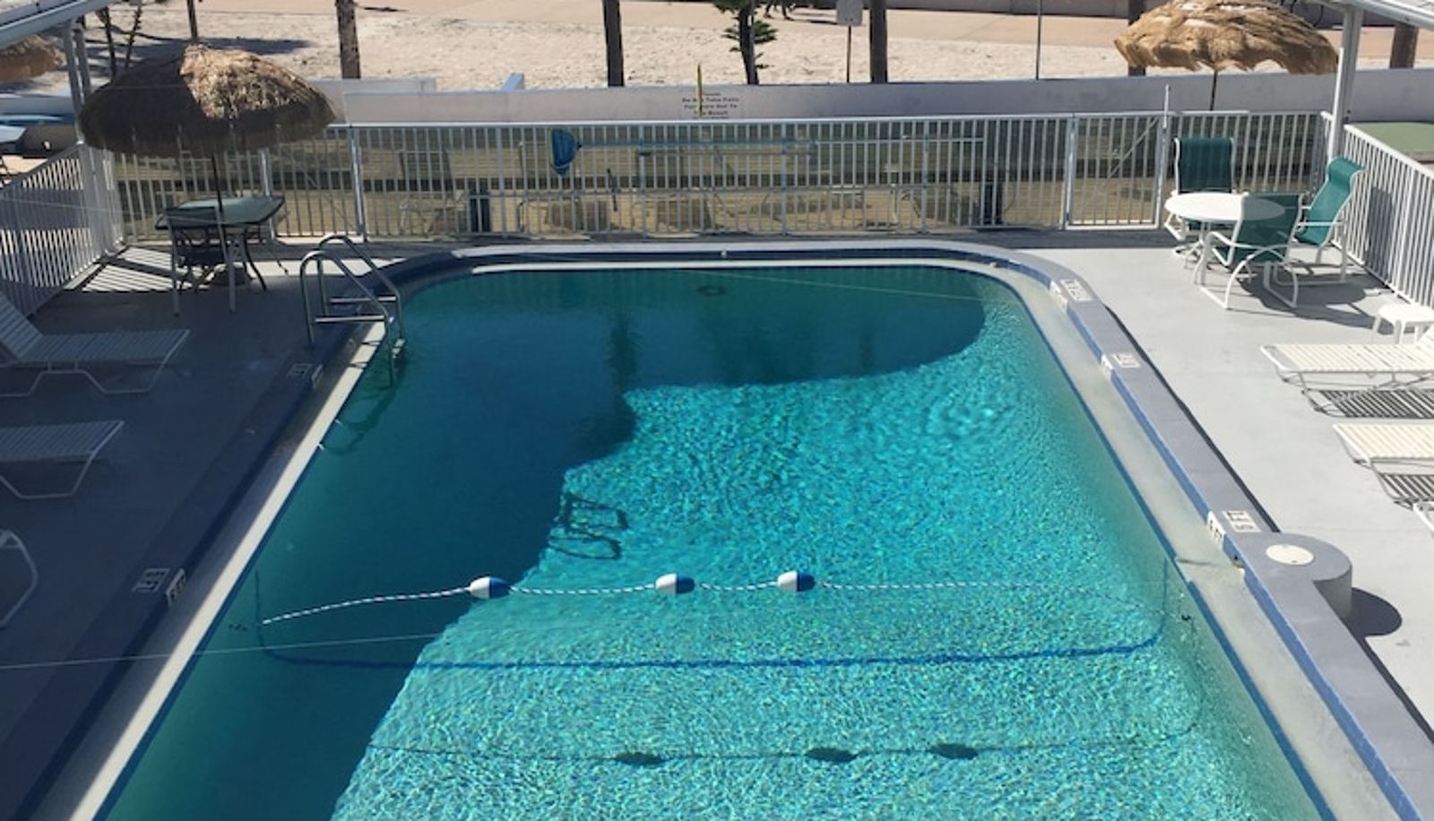 Piscina - iBeach Resort