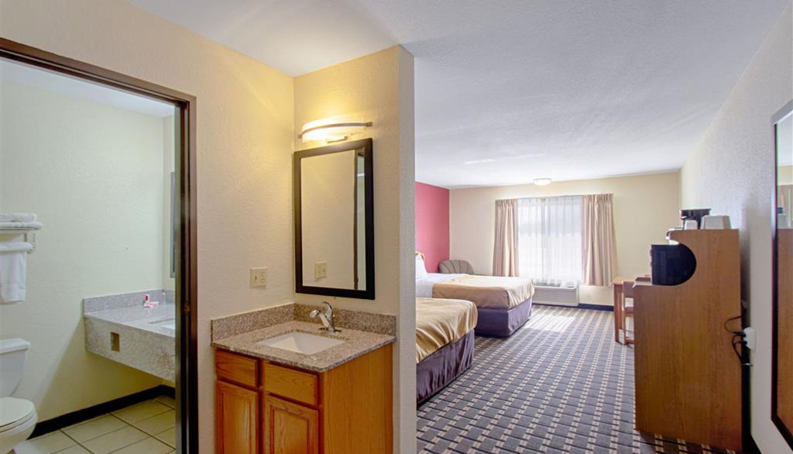 Chambre - Econo Lodge Inn & Suites Wisconsin Dells