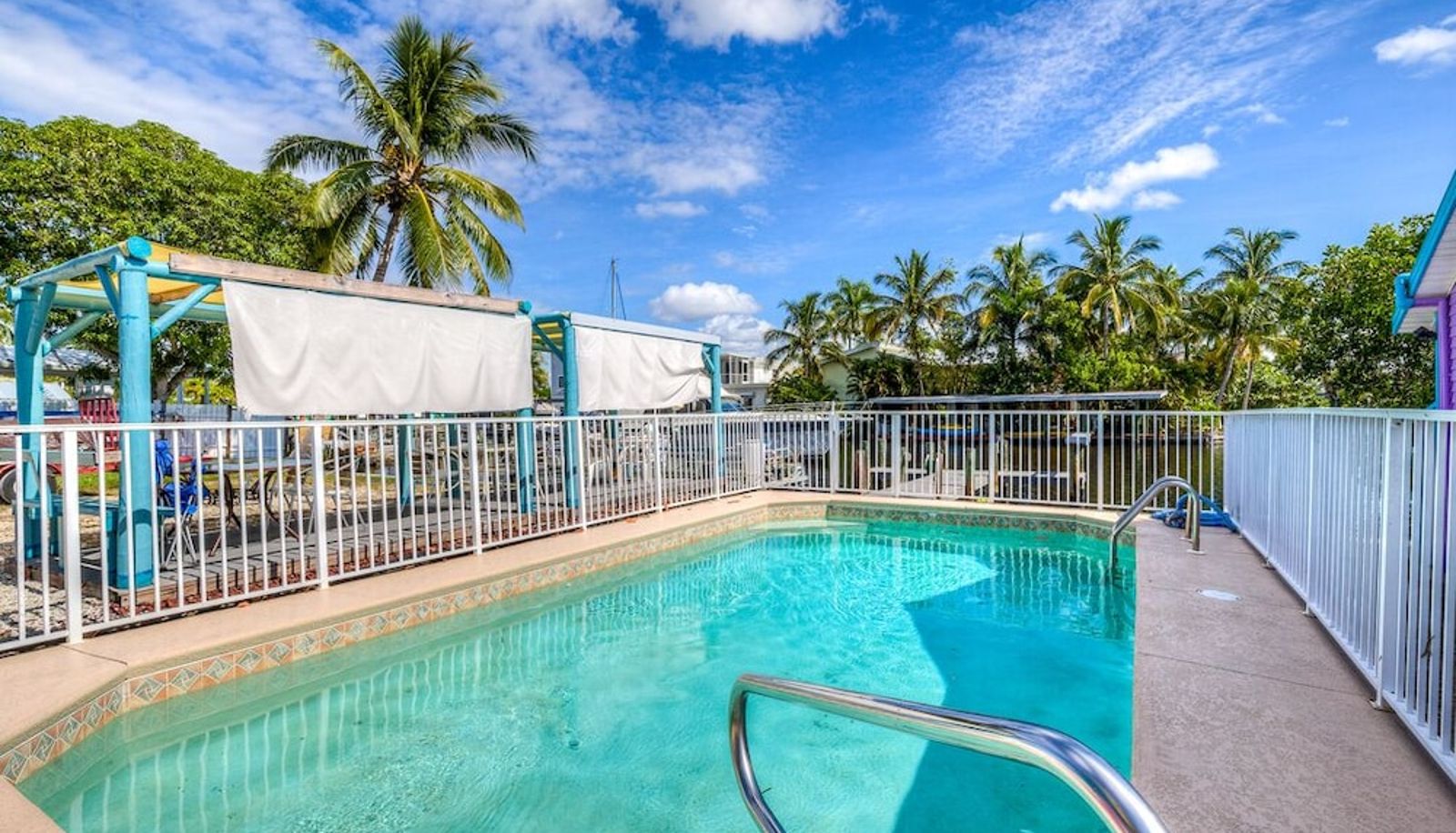 Piscine - Pine Island Paradise Resort