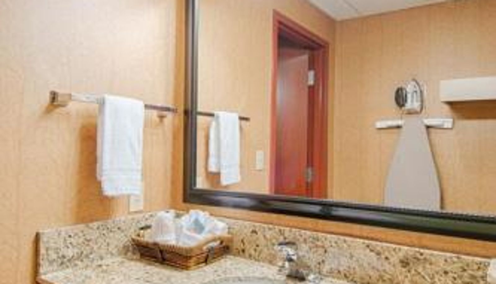 Bathroom - Bearskin Lodge on the River