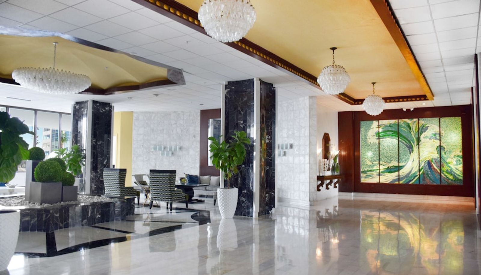 Hall - Seacoast Suites on Miami Beach