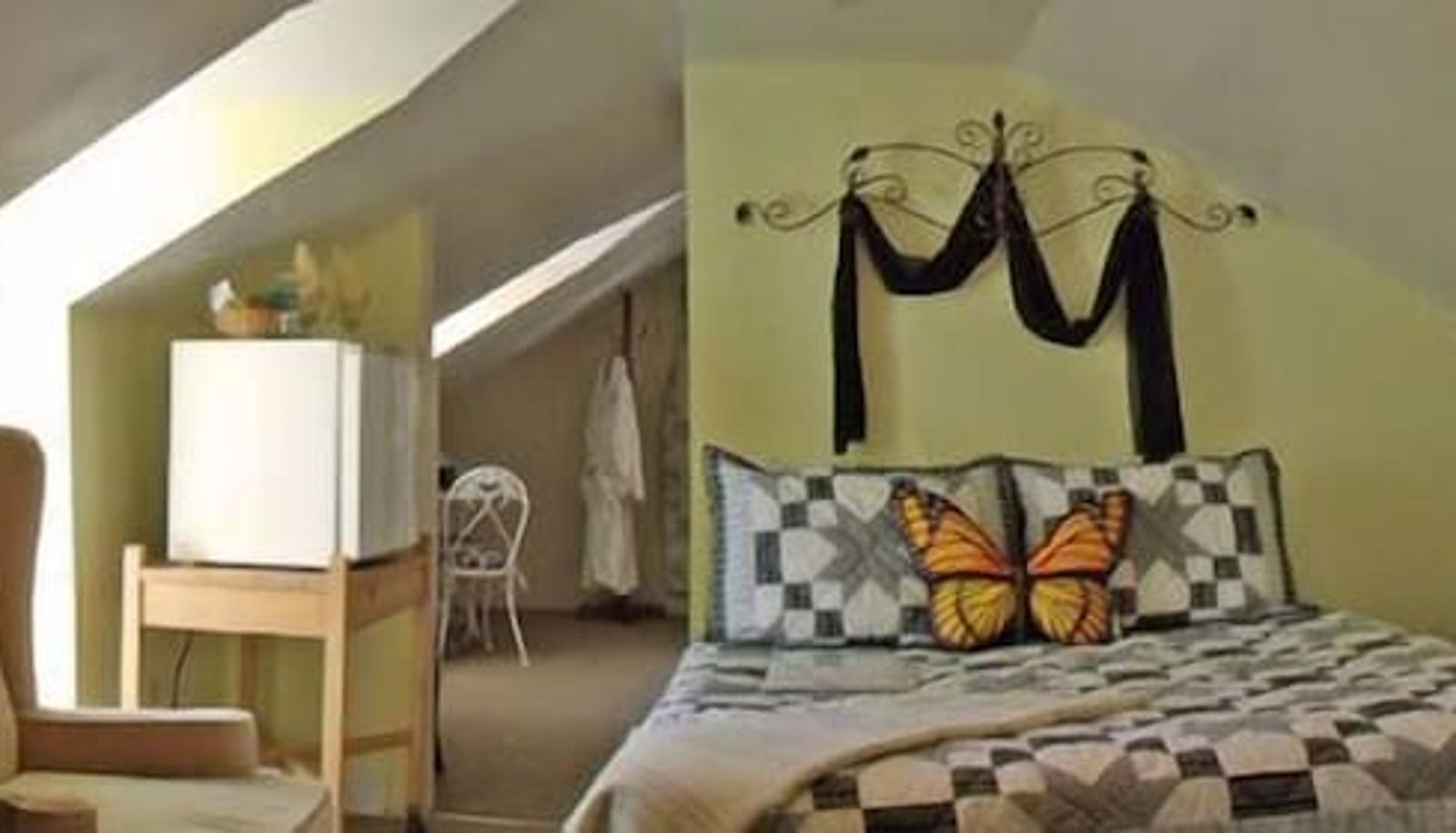 Standard room - Alynn's Butterfly Inn Bed & Breakfast