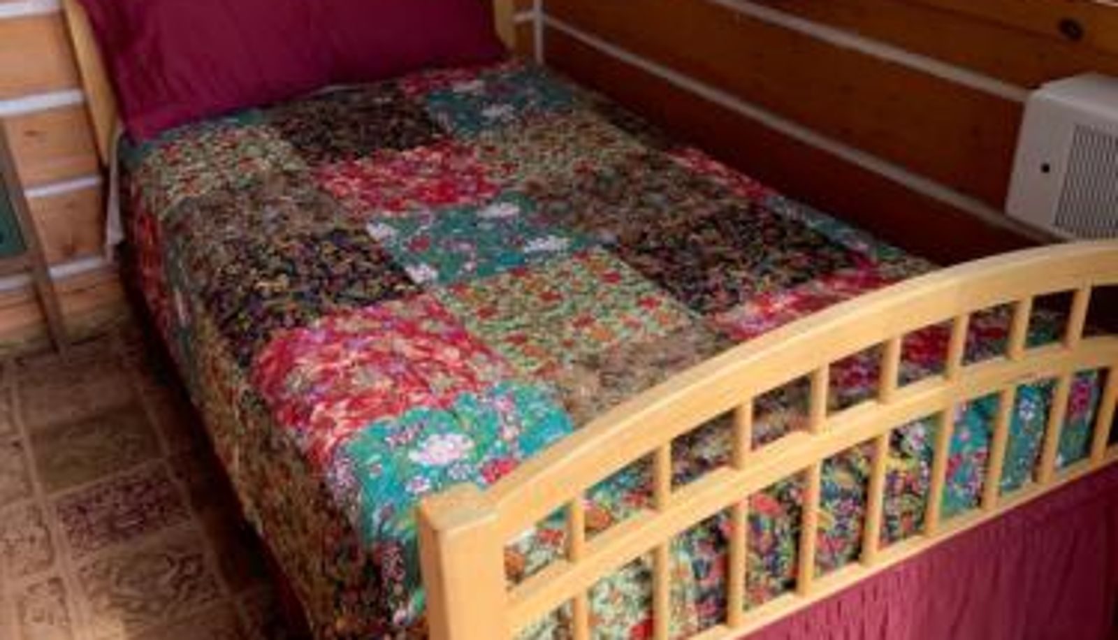 Standard room - Alaska Adventure Cabins